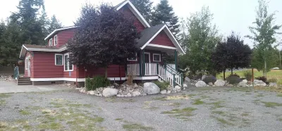 Vintage Island Home 2 Blocks From Town. 4 Bdrs, 2 Kitchens, 3 Bath. Can Sleep 14 Hotels in der Nähe von Palace Theater