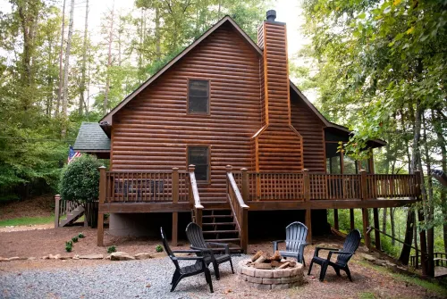 Rushing River Lodge: Mountain Cabin with River View & Hot Tub Hotels in Gilmer County