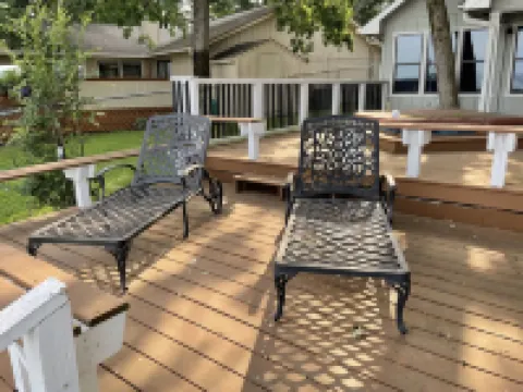 Lakefront, 8 beds, 3 bath, sleeps 18 , large living area, possible bunk room 槍管城酒店