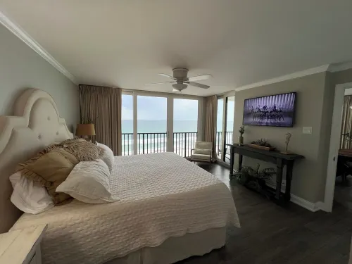 Beautiful beachfront condo-AMAZING Sunset Views! 2 FREE VIP beach chairs.