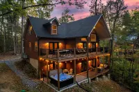 NEW! LUX / 4 King Bedrooms / 3 Movie Areas / 2 Fire Pits / Game Room / Hot Tub