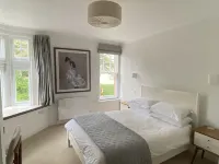 Amazing Location! Luxury 2 bed family apartment near Sandbanks - 400m to beach!