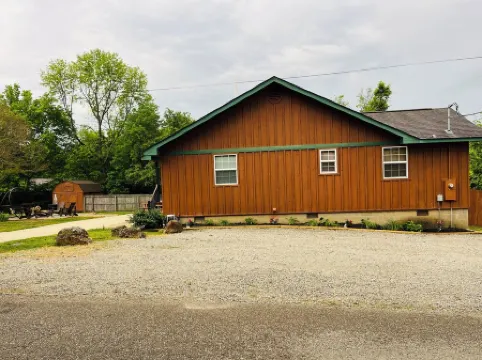 Tailwaters Trout and Lake Retreat! Inviting home minutes to River and Lake!