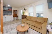 3 blocks from downtown, Pet Friendly. Natural Grocers, Awesome Shower