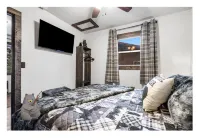Two full cabins for up to 10 guests - Hot Tub/Pool/Coffee Bar/Fire Pit near SDC!