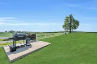 Peaceful & Charming Farmhouse;Firepit;Near Weston, St.Joe & Atchison ;Sleeps 10 - 3-Star