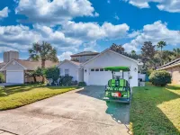 Destin Beach House. 1 Block  to Private Beach Access!! Bikes. Golf Cart Deals.