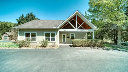 Country Lane - Creek Front - Fire Pit