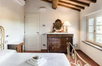 Luxury Tuscany Villa with Private Pool, 13 Sleeps. Lucca 10 km.
