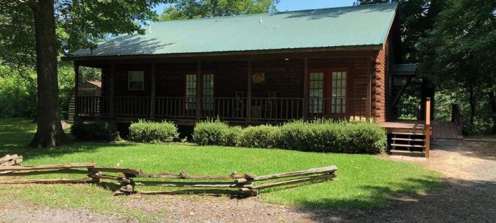 Delightful Log House on the Little Red River with Hot Tub! Hotels in Cleburne County