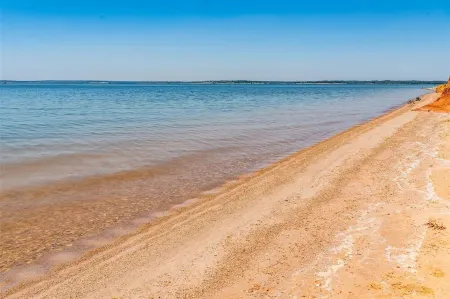 Secluded, private get away.  Short walk to the beach down a private trail.