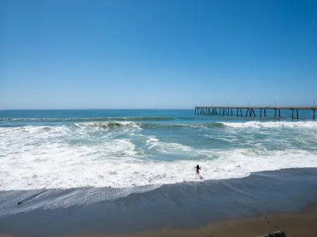 Beachfront Ocean Views 20 mins to San FranciscoNeptune 3)