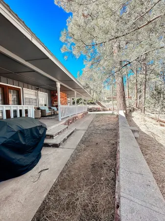 Blazers Mill Hideout:  4 BR/3 1/2BA  Hot tub, Fireplace, pool table & great yard Отели рядом с достопримечательностью «Moon Mountain»