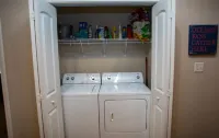 4 BEDROOM 2.5 BATH CLOSE TO CAMPUS AND THE SQUARE.