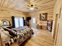 4bd/5ba Luxe Log Cabin - Sunset View of Torch Lake, Hiking Trails, Premier Golf - 5-Star