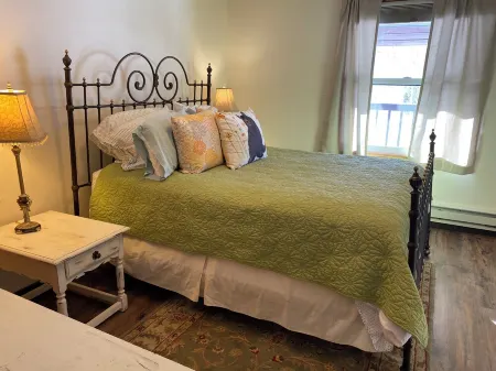 Grandpa's Cabin welcomes the whole crew, sleeps 12!