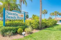 Bright & Beachy - Steps to the Water!Community Pool Closure Aug 4-31st