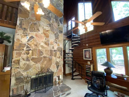 Secluded 3-bedroom Cabin on Farm Отели в г. Сейнт Таммани Пэриш