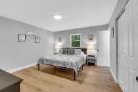 Centrally located, spacious 4 bdrm, on quiet Ct