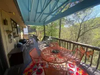 Secluded Lakeview retreat-near Eureka Springs