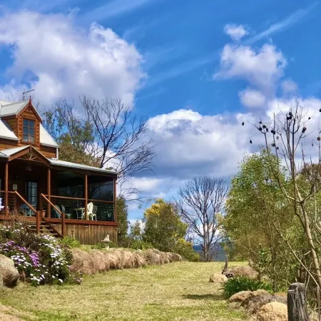 Loft Haven at Girraween Full house 1 bedroom with queen bed near National Parks