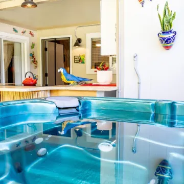 Rivendell Oasis-Peaceful garden setting with private hot tub close to waterfalls