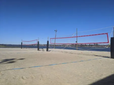 Cozy A-Frame Cabin on False River Party Barges Available on Request Отели в г. Пуэнт Каупе Пэриш