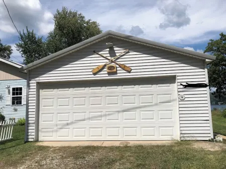 Relax and unwind at the Cozy Cabin on Heaton Lake. Отели в г. Осоло Тауншип