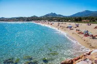 Lovely air conditioned holiday pavilion in a beautiful mature park