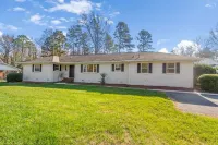 NEW! minutes to downtown-1/2acre Luxe Ranch Living