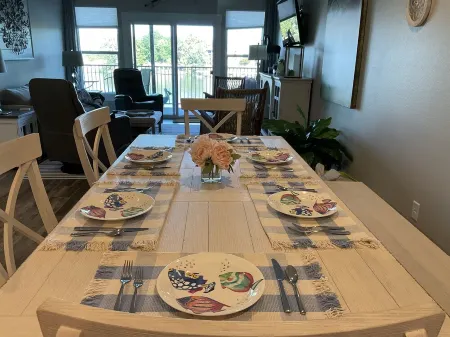 Stunning New Lake Hamilton Condo Lake front on 7 South 🐟 🛶🎣