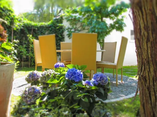 Holiday apartment with a special flair, view of the mountains and close to the lake.