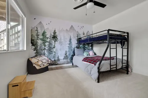 For the discerning guest. Cabin at Lilac Terrace 🌲⛷️with summer TH Lake Access.