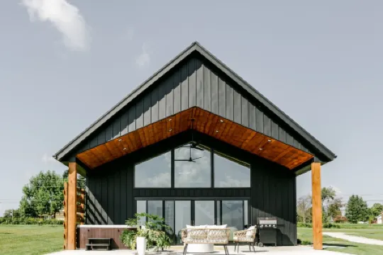 Sky Ridge-The Dawn/ Brand New Cabin in Amish Country w/Hot tub