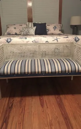 Quaint cottage across the street from the beach. Отели в г. Сейнт Саймонс Айленд