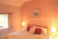 2 bedroom cottage, with far reaching views of the garden and open countryside. Hotels near Glenglassaugh Whisky Distillery