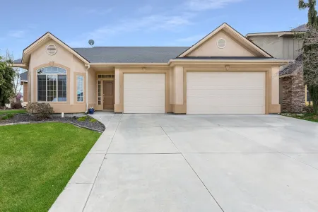 Pool!!,Hardwood, Granite,