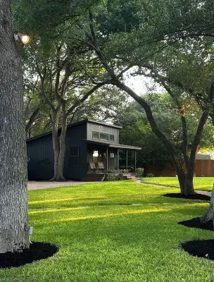 Cozy cottage in the trees Hotels near Irving and Hazel Memorial Trail