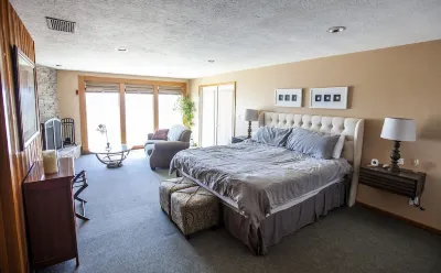 Single Level, 2 King suites, on the beach, with 36" wide doors for accessibility