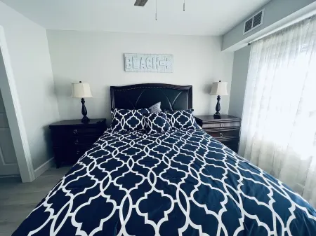 Quiet & Peaceful 1 Bedroom, Walk to Shops &Restaurants, Beach 5 Min. Away! Отели в г. Мирамар-Бич