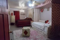 The Royal Suite at The Hatter Cafe and Country InnBreakfast included Các khách sạn ở Mentone