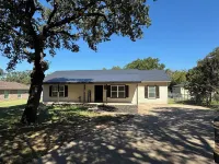 Burleson Farmhouse 3-bedroom house