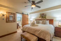 LION SQUARE LODGE at Gondola Ski In/Out 1st Floor Vail Mt View