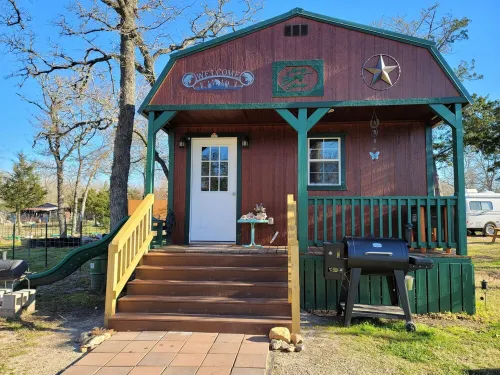 Deer Trail Cabin sleeps 6 people