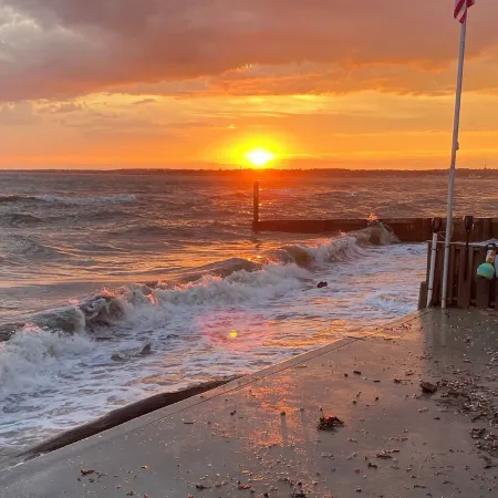 Waterfront oasis 4 bdr house in Old Saybrook direct waterfront amazing sunsets