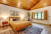 Trendy Mid-Mod House 15 min to Denver and 10 min to Golden w/ Fire Pit Hotels in Wheat Ridge