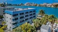 Waterside #16, Free Parking, Walk to Beaches, Pool, WiFi