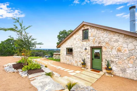 Hill Country views, beautiful sunsets, private, and natural wildlife.