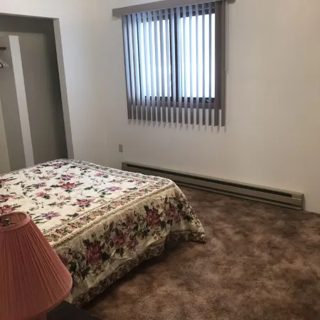 Clean, Comfortable and Quiet Condo at the base of Jackson Creek Summit