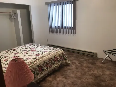 Clean, Comfortable and Quiet Condo at the base of Jackson Creek Summit